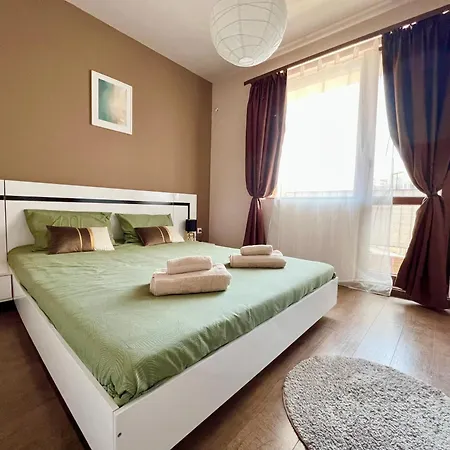 Апартаменти Urban Nest - Near Center And Bus Station